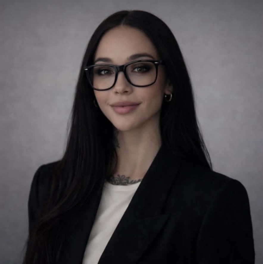 Portrait of Venessa Kettle, founder of Revenue Operations Advisors